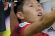 【GIF】エリア内で倒れた韓国のイ･ガンインさん、レアルの選手に囲まれるwww