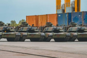 ポーランドのシュチェチン港に米国製M1A1エイブラムス戦車の第1陣が到着！