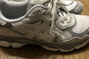 2024年はアシックスのスニーカーが流行りらしいけど、言うほどかっこいいか？