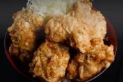 【悲報】ウーバーイーツ、メガ唐揚げ丼をミニ唐揚げ丼にして提供