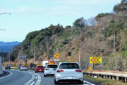 【運転】「エンジンブレーキは迷惑行為！」で物議を呼んだ”エンブレ問題”って何！？ 「何度もピカピカとブレーキランプを光らせるより良いと思うけど…」
