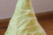 ドイツのキャベツは先っちょが尖ってる 尖ってるったって、桃太郎の桃とか干柿にする百匁柿みたいな生易しいんではなくて、鋭角に、