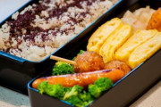 隣の席の上司が私の弁当を覗いてきて、全部手作り→「暇だね～」冷食も混在→「手抜きだね～」と。毎日お昼が嫌になる