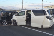 【事故】まあどっちの車が悪いかはわからんが扁平率低いタイヤだと頭良さそうには見えんよなwwwwwww