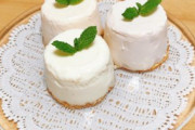 【お手軽】材料をカップに入れて混ぜるだけ！市販のヨーグルトで作れる簡単レアチーズケーキレシピ　