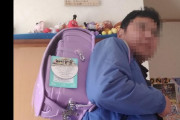 【画像】娘のランドセルを背負った父親、なぜか大炎上ｗｗｗｗｗｗｗｗ