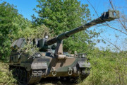 ボーランドから供与された自走式榴弾「AHSクラブ」が前線地帯で砲撃支援！