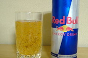 【衝撃】レッドブルってゆうジュース美味いよな。毎日３本飲んでるわ。
