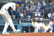 大谷翔平の愛犬｢デコピン｣が始球式ｗｗｗｗｗ