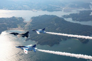 「何回見てもかっこいい」航空自衛隊松島基地で3年ぶりの航空祭が開催…アクロバット飛行チーム「ブルーインパルス」舞う！