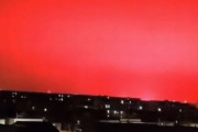 【終国】中国父さん「見て！夜空が異常に真っ赤なの！」←お前らの想像以上に真っ赤だぞw