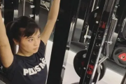 ◆小島瑠璃子がインスタ投稿してた筋トレ姿と男達の逆襲写真技術