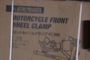フロントホイールクランプ買いました【経済】バイク・用品買ったった報告【廻せ】