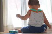 子供にプラレールとかトミカとか買い与えない方がいいのか…？　甥っ子が欲しがるけどどうなんだ…？
