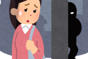 帰宅途中、おばさんに後をつけられた私。家に入ろうとした時、おばさんが「ここの家の人？奥さん？娘さんどっち？」と聞いてきて・・・