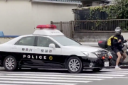 原付バイクさん、とんでもない方法でパトカーから逃亡してしまう