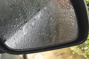 雨の日の運転ってサイドミラー見えないよな？