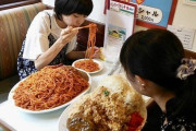【画像】マナー講師「パスタはフォークで食べなさい」