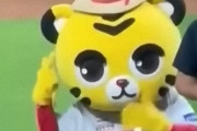 「このアジアの球団のマスコットは、目つきを変えることができる…」アメリカ人に好評の着ぐるみ