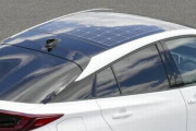 車の屋根にソーラーパネルを取り付けて電力を有効活用する技術って今のところないんか？