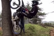 バイクの運転スキルに全振りした男たちの映像集。Motocross & Enduro