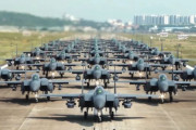 北朝鮮ミサイルに対抗、韓国軍がF-15K戦闘機でエレファント・ウォークを実施…米韓両軍がミサイルを発射！