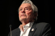 【悲報】アラン・ドロンさんの遺言、愛犬の殉死だった