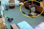 【衝撃】中国でトラックから下ろしていた荷物が大爆発。その映像がこわすぎる(((ﾟДﾟ)))