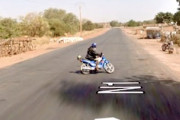 【動画】Googleストリートビュー撮影車が大事故か。バイク乗りを吹っ飛ばしてしまう。
