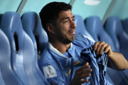 35歳ルイス・スアレス、W杯敗退に涙止まらず…「4歳の息子が初めて目にした勝利試合は悲しみに包まれていた。選手・父親として辛い」