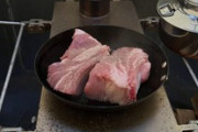 外で大きな骨付き肉を焼くぞｗｗｗ（※画像あり）