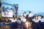 【欅坂46】最後は「太陽は見上げる人を選ばない」特別演出で初出しオフショット続々公開！【欅共和国2017鑑賞会】