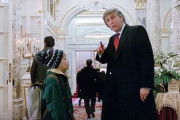 映画『ホームアローン2』からトランプ大統領登場シーンがカットされていたと話題に。