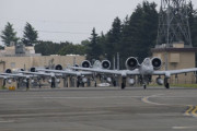 在韓米軍のA-10サンダーボルトII攻撃機5機が台風5号「ダナス」の影響で横田空軍基地に着陸！