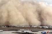 【動画】巨大な砂嵐に襲われたアリゾナのフェニックス国際空港。