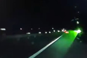 東名高速道路で対向車にレーザー照射、トラック運転手(61) を書類送検！