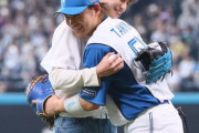 日本ハム　中島健人がさわやか始球式「全力投球できた」ファン公言の捕手役・田宮と熱いハグ＆トーク　司会者も気遣うほど