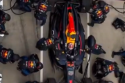 【F1】レッドブルの2台連続ピット作業が早すぎるｗｗｗｗｗ