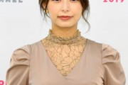 花澤香菜さんが宇垣美里さんと写真を撮る