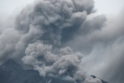 【鹿児島】桜島で爆発的噴火…噴煙2700m「火山雷」も発生