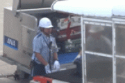 来日した外国人、絶頂 「ギャーッッ、日本の空港職員が荷物を“置い”てる！」