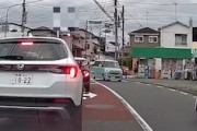 【神奈川】どこからだよ（笑）外人運転のバイクがムーヴキャンバスに突っ込む事故。