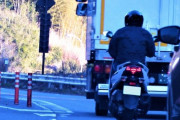 バイクのすり抜け禁止にすべきだろ…