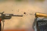 極小弾丸を9mm弾にヒットさせて玉突き発射する様子を撮影したスローモーション映像が圧巻！