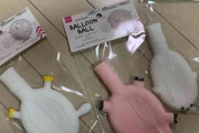 ダイソーで買ったアニマル風船を膨らませたら…1つだけ明らかに違う！シュールな見た目に爆笑