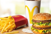 三大マクドナルドでイラつくこと「ポテトを逆向きで提供」「店員が飲み残しをゴミ箱にぶちこむ」