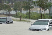 【ヤバすぎ】ドバイ、「過去75年間で最大」の大雨で大変なことに・・・1日で2年分の降水量、鉄砲水に巻き込まれた死者も