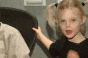 【画像】白人幼女さん、マジックの才能がすごいｗｗｗｗ