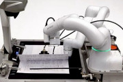 【朗報】デンソー×日立、契約書を自動でめくり自動で印鑑を押してくれるロボットを開発