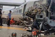 中国 貴州省で高速鉄道が脱線 運転士1人死亡 乗客など8人けが [6/5]